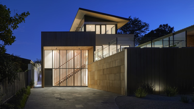 阳台封窗材料选择与注意事项：选错了后悔十年